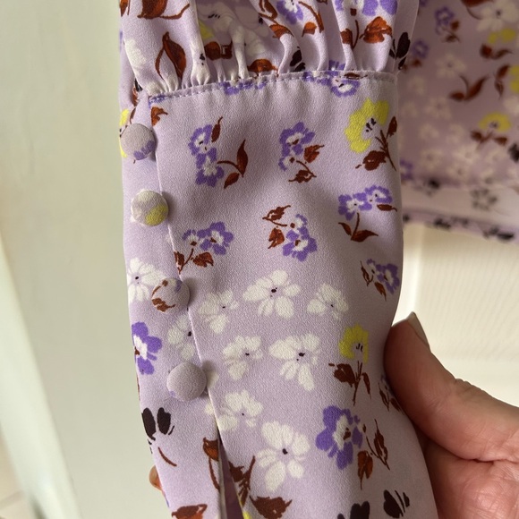 Lavender floral blousy top. Size M Petite - Picture 2 of 5